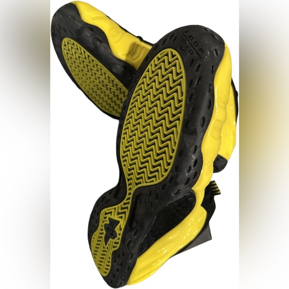 Nike Adult Foamposite Sneakers - black and yellow (Wu-Tang Optic Yellow) - Picture 4 of 5